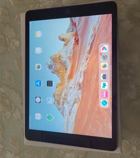 iPad 7 2019 32G 有划痕 屏...