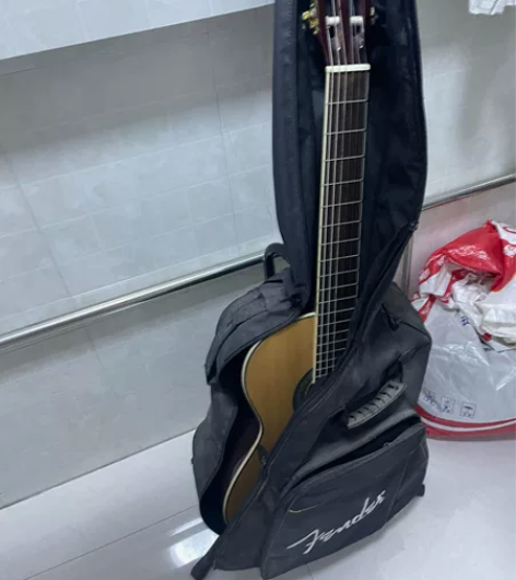 买后因学业放弃学吉他 闲置了 入门级的同学...