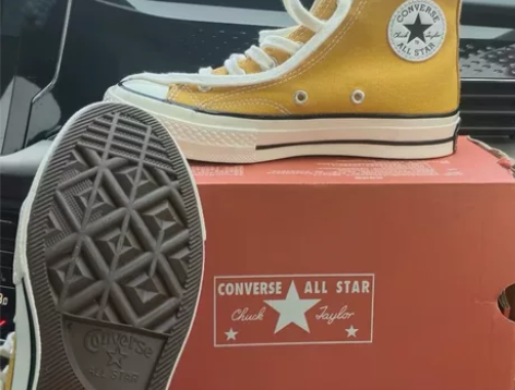 Converse Chuck Taylor...