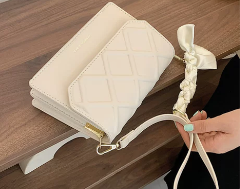 高级感洋气包包女小众菱格小方包2022新款...