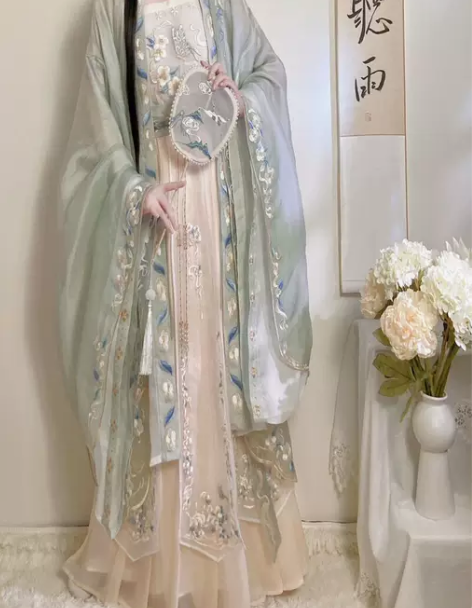 汉服如梦见原创汉服女清欢唐制汉服重工刺绣