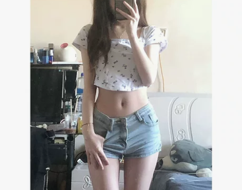 浅蓝色修身牛仔短裤女夏季新款2022美式低...