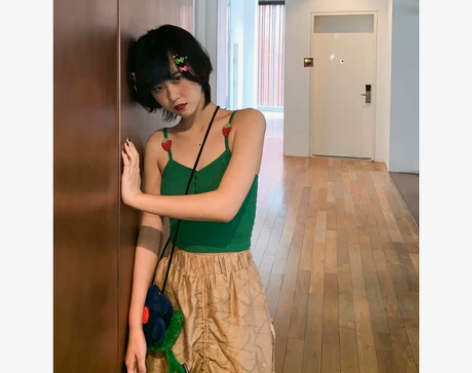 BAYUE八月 绿色草莓吊带背心女打底泫雅...