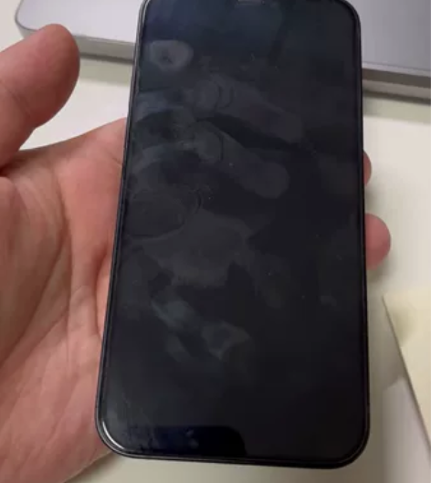 自用苹果12 黑色128g 采购于苹果官网...