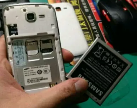 三星双卡双待手机手机型号是三星s7562c...