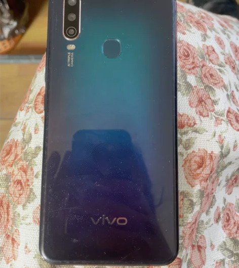 vivo Y3 4+128功能好，外屏换过...