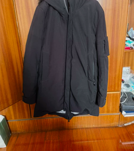 男士长款羽绒服,很厚。衣服太多不愿意穿了闲...