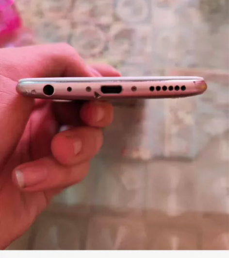 vivoY75A，橙色如图，看上的来，可小...