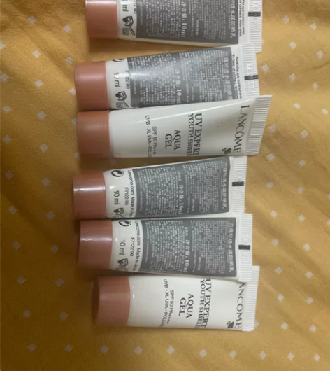兰蔻防晒 那个10毫升一共6个，一个35元...