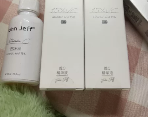 JohnJeff美白精华两个全新 感兴趣的...