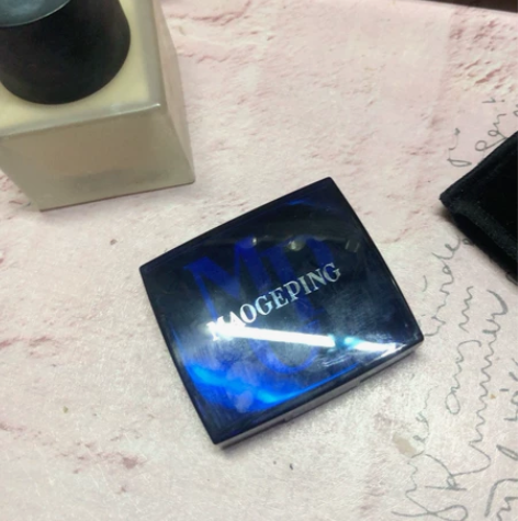 毛戈平清透粉膏 用过两次 不会化 本人粉底...