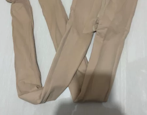 肤色两层连脚加绒媒体裤 感兴趣的话点“我想...