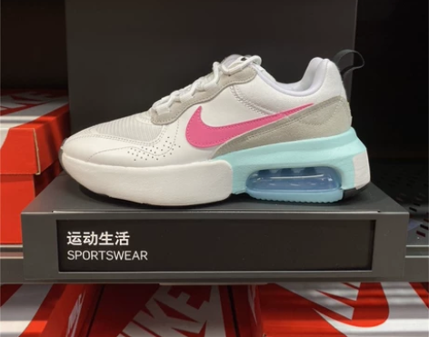 ?Nike新款运动鞋，专柜购买，2月份买的...