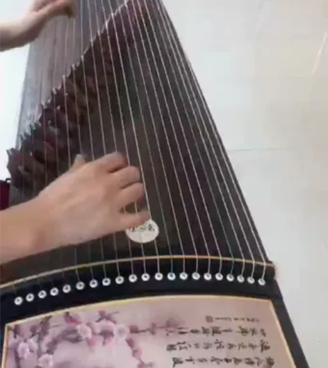 炫舞古筝一台，原价3680元，9成新，现1...