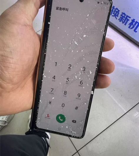 三星W22屏幕外面的小屏，内屏右上角分离分...