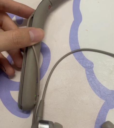 索尼1000x挂耳耳机，9成新，可看细节。...