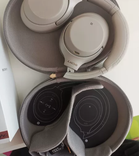 索尼wh-1000xm3头戴式耳机，降噪很...