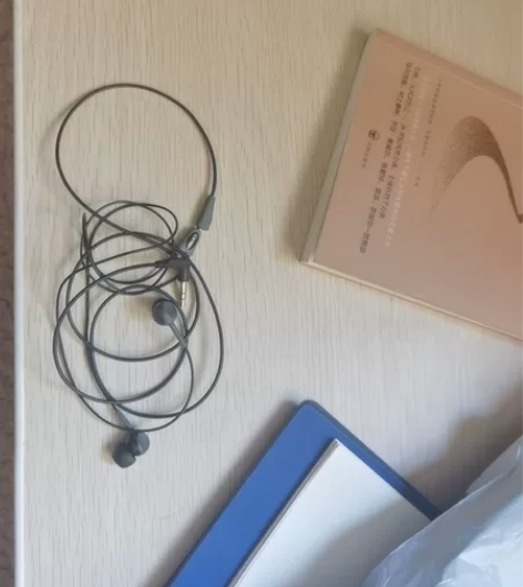 前两年买的耳机了，低音不错，使用不多。低价...