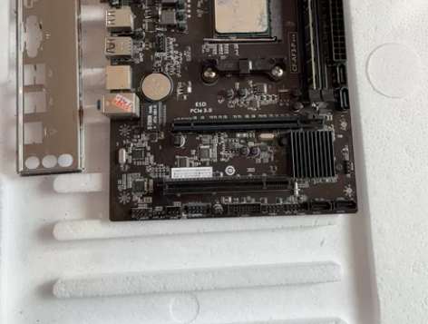 出售七彩虹主板套装，A8-5500处理器，...