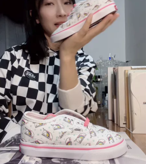 Vans范斯新年特惠粉白帆布童鞋奶呼呼的婴...