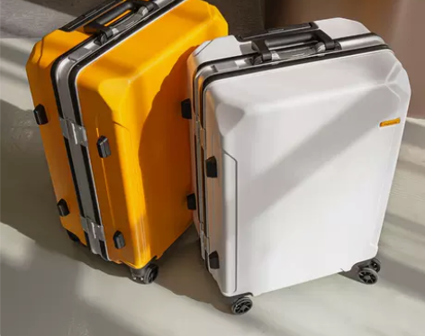 新买的旅行箱,打算开学用没想到买大了没用过...