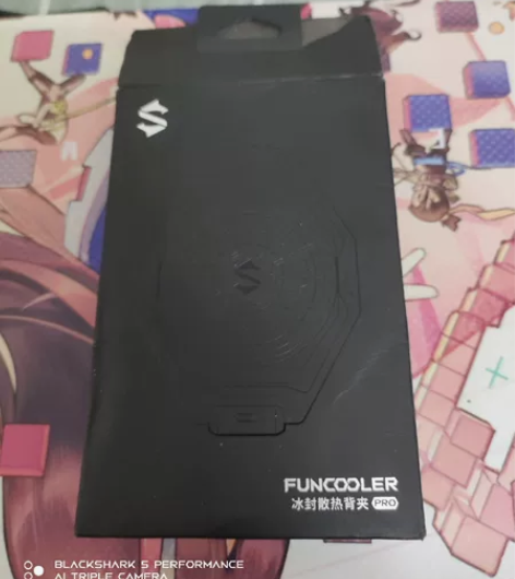 出售一个买手机送的散热背夹,没用过几次,因...