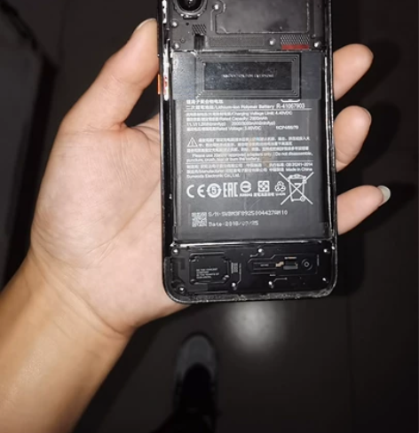 小米8屏幕指纹版主板机，无锁机，没有屏幕和...