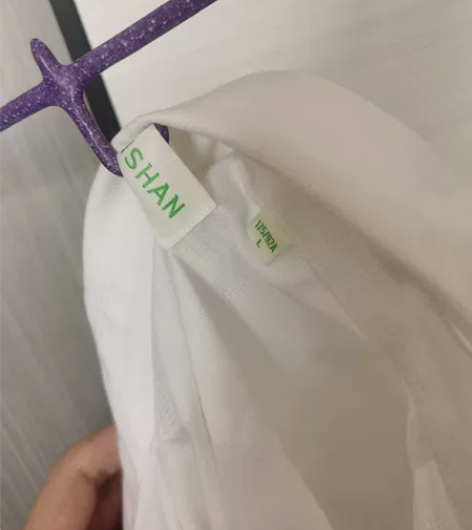 两件半袖衬衫，适合身高180左右，体重13...