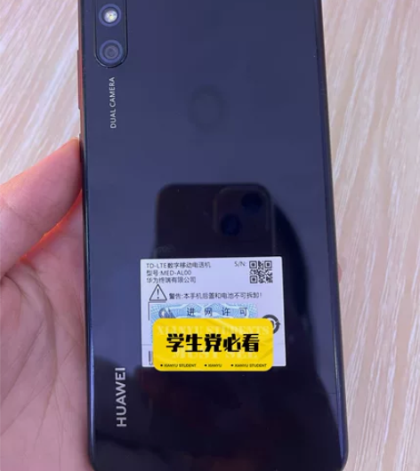 华为畅享10E 4+64G ，黑色 成色9...