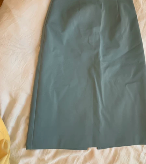 太平鸟2022夏女  质感垂坠遮胯高腰铅笔...