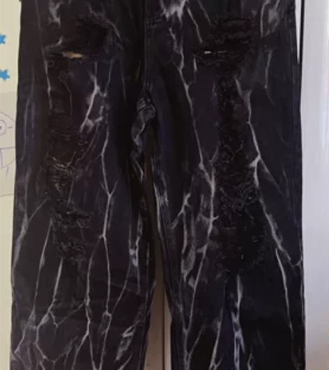 有尾，水波纹，破洞牛仔裤 剪标款，不退不换...
