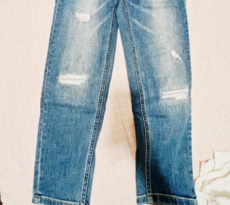 热风破洞牛仔裤，裤型特别显瘦，26腰围，1...