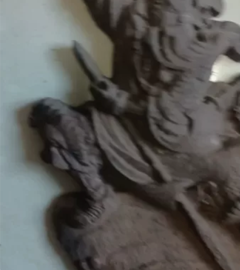 鸡翅木关公雕像，木雕花板，木艺品相如图，手...