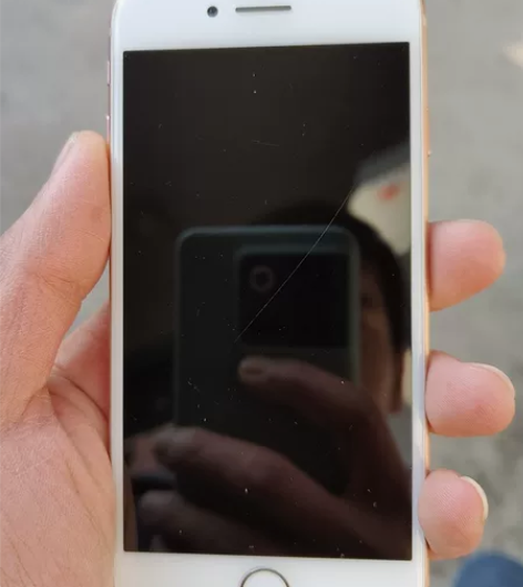 自用苹果8八新，仅换过一次电池！ 感兴趣的...