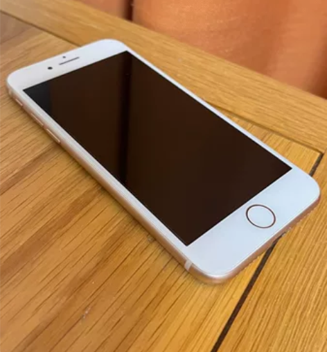 苹果8  64G自用比较仔细 四周有轻微划...