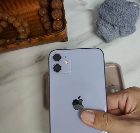国行苹果11紫色64 G    自用  比...