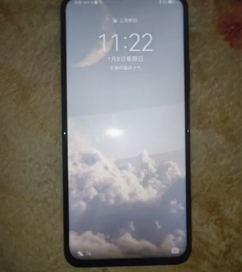 荣耀x10 6+128 屏幕最下面有点发黄...