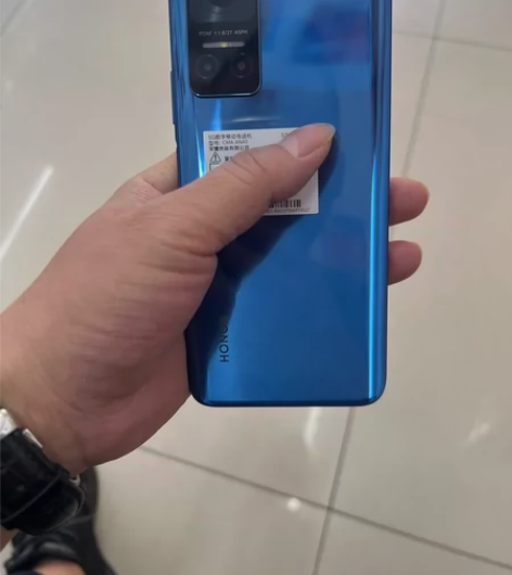 荣耀Plya6T 8+128手机屏幕无任何...