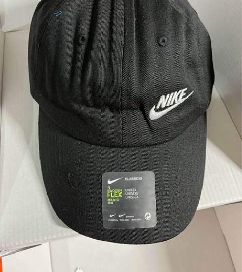 前 *友 送的 闲置转卖 Nike耐克宽檐...