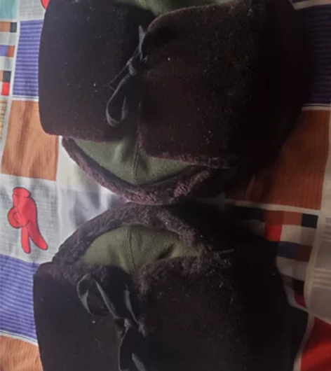 压箱底的两顶雷锋帽，棉帽全新。头围在58到...