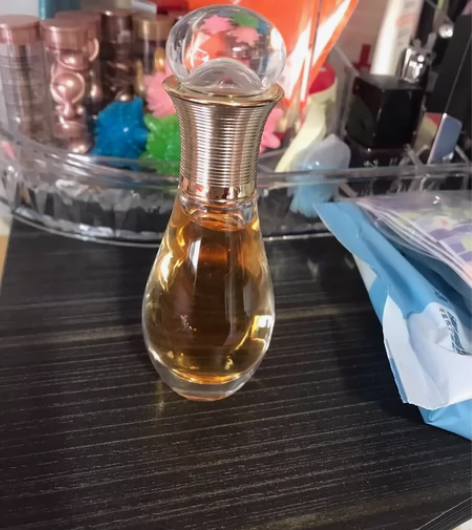 迪奥香水，他人赠与，急需用钱想甩卖 感兴趣...
