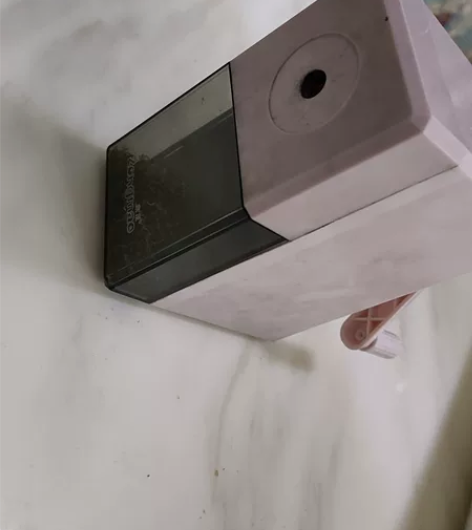 素描削笔器，刚买没多久，用了不到一个月，无...