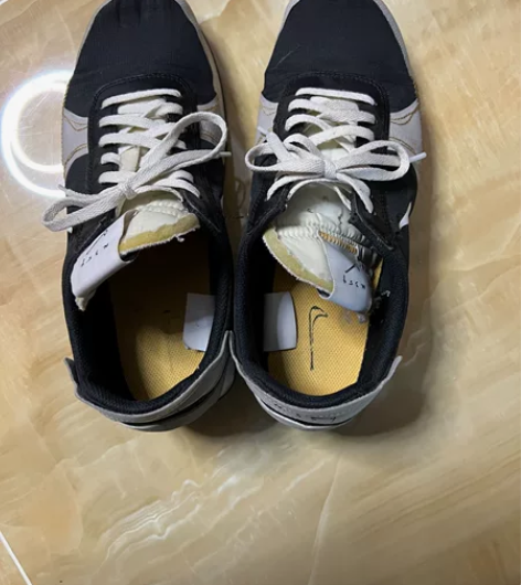 Nike男士运动鞋，鞋底没有啥磨损，成色新...