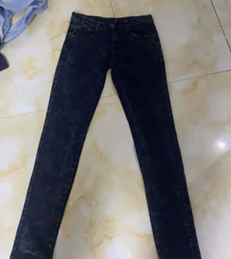 牛仔裤SM两个码 免费送 感兴趣的话点“我...