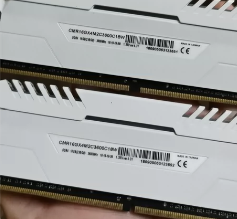 海盗船内存 3600  8GX2 感兴趣的...