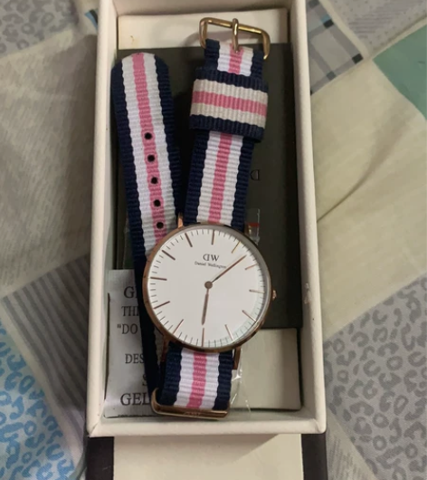 旗舰店买的dw表，带包装，之前带过几次觉得...