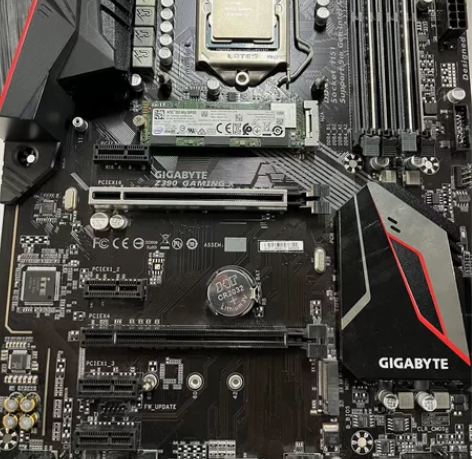 Z390技嘉主板 大板 正常使用 功能正常...