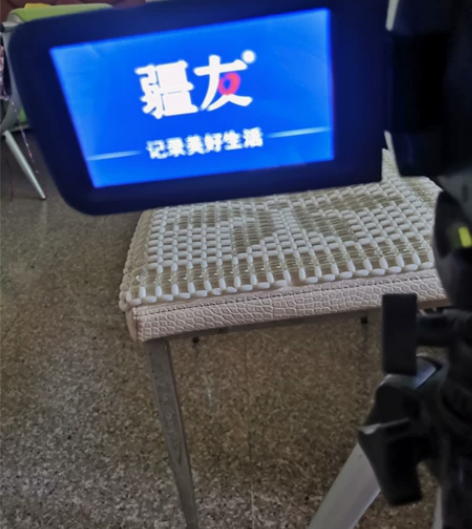 数码摄像机,刚收到可正常使用,大概九成新以...