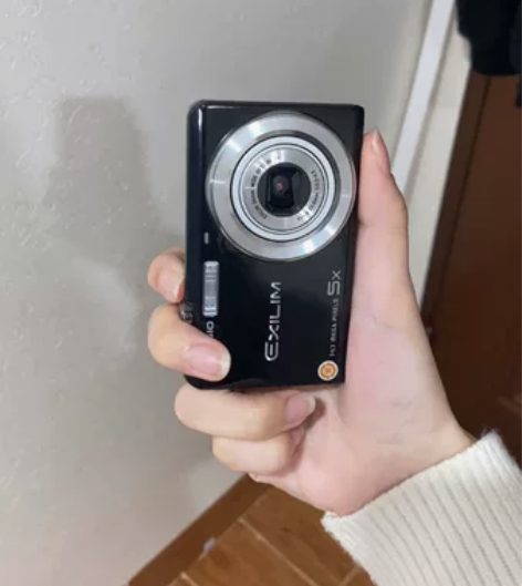 卡西欧ccd相机zs10，成色很新，几乎没...