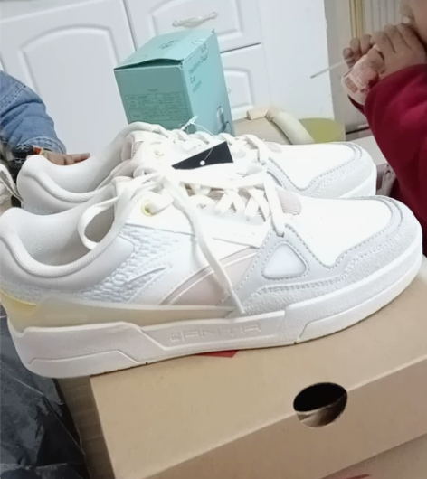 安踏 板鞋 女款 39码 号码拿大了，便宜...